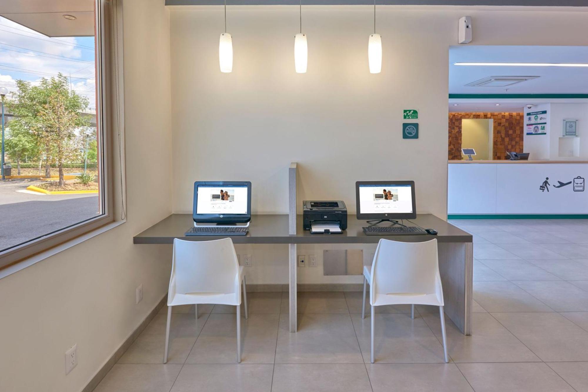 City Express Junior By Marriott Leon Centro De Convenciones Экстерьер фото