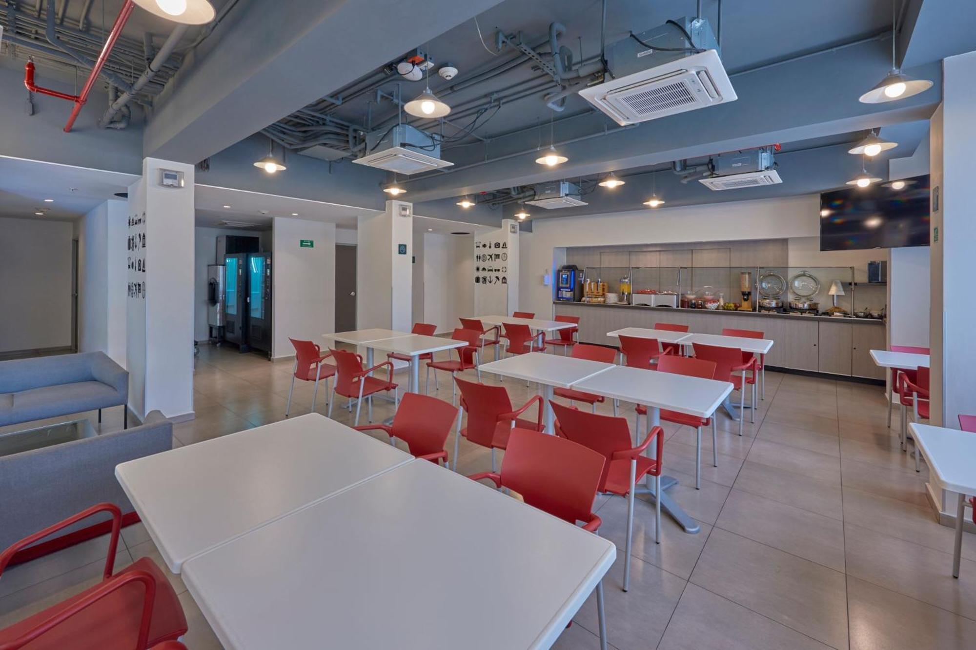 City Express Junior By Marriott Leon Centro De Convenciones Экстерьер фото
