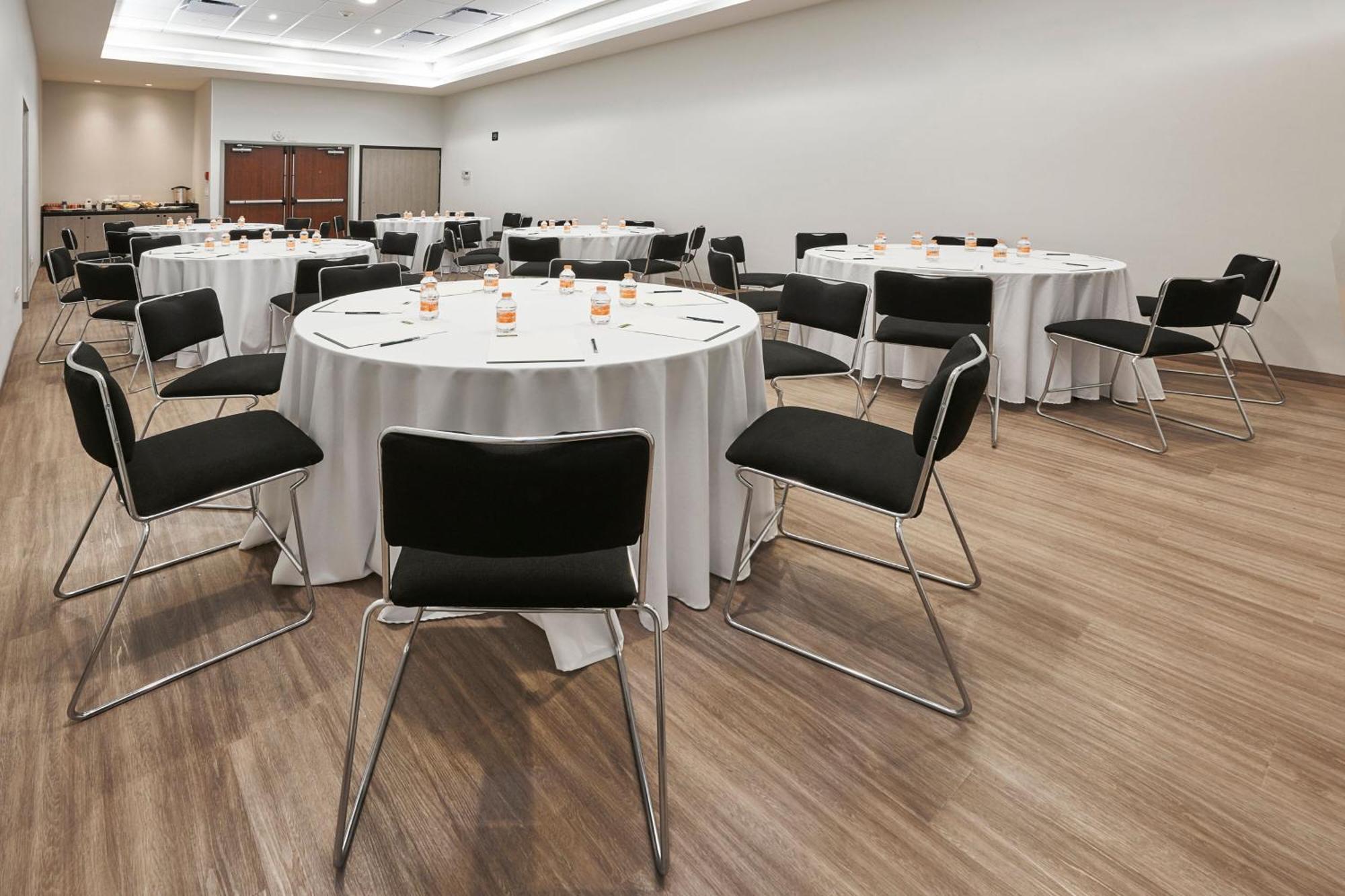 City Express Junior By Marriott Leon Centro De Convenciones Экстерьер фото