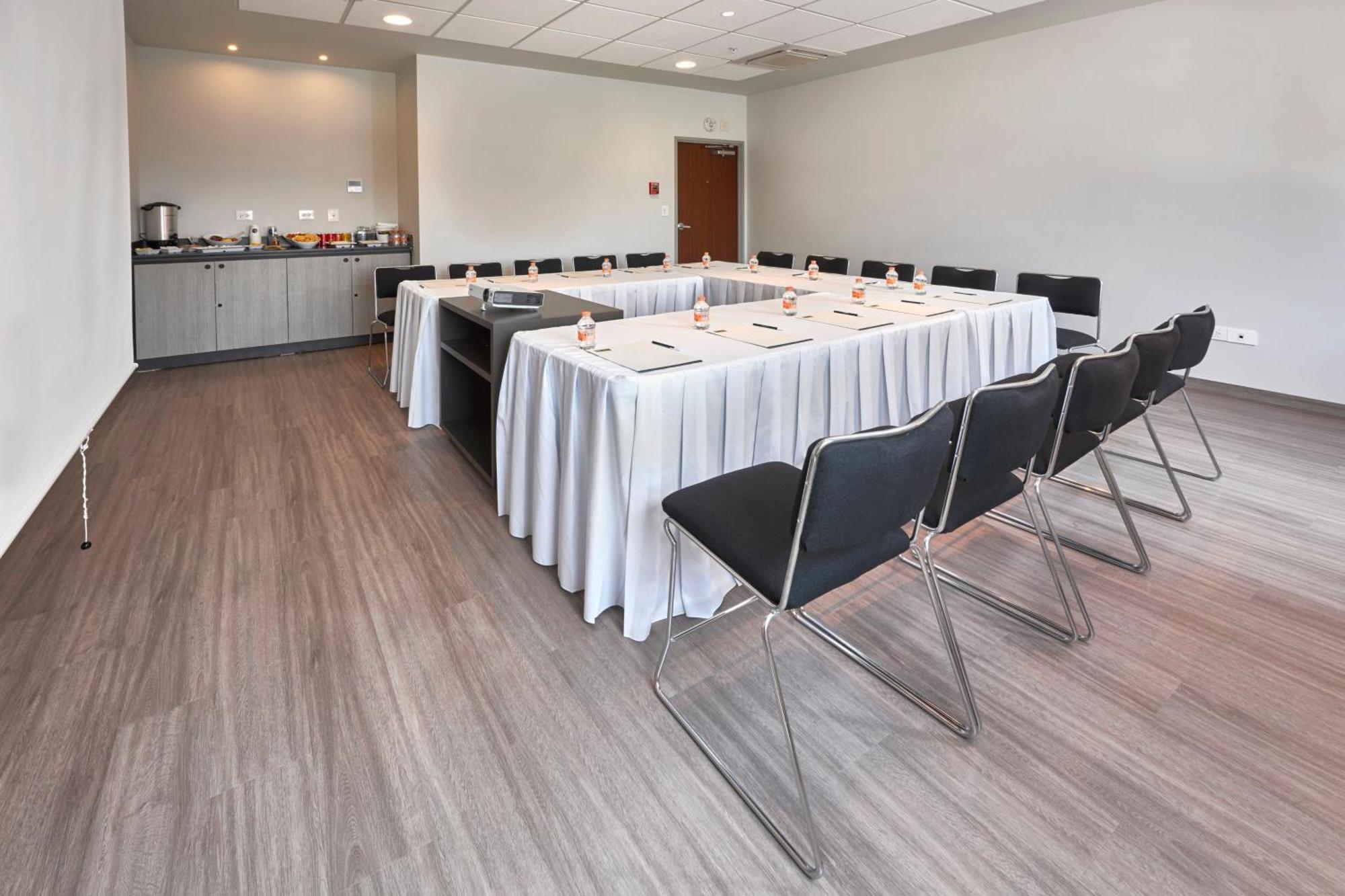 City Express Junior By Marriott Leon Centro De Convenciones Экстерьер фото