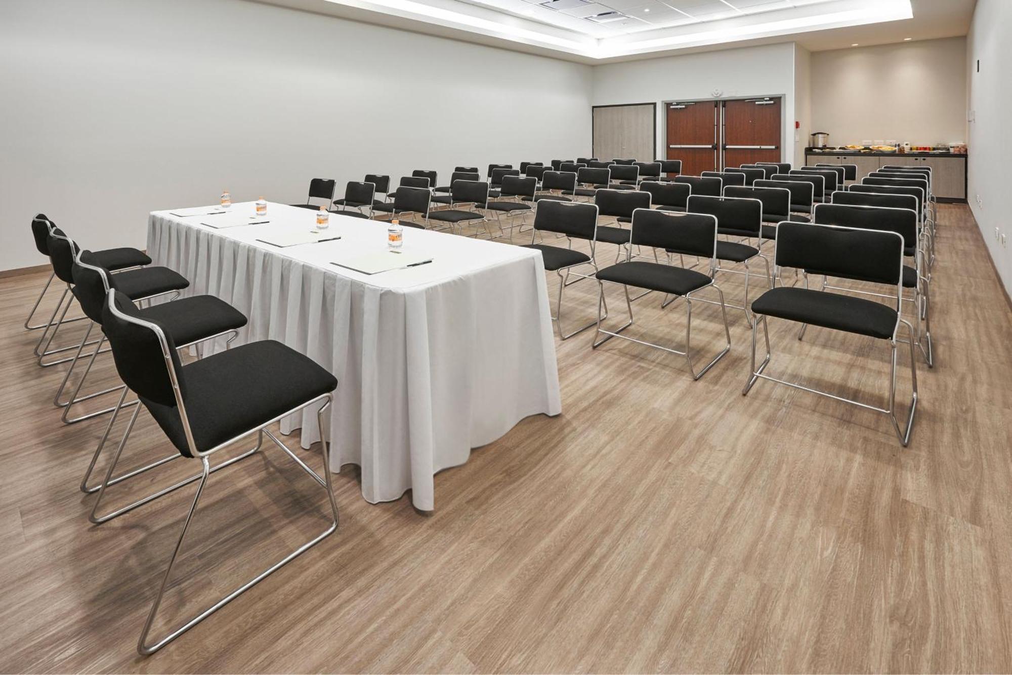 City Express Junior By Marriott Leon Centro De Convenciones Экстерьер фото