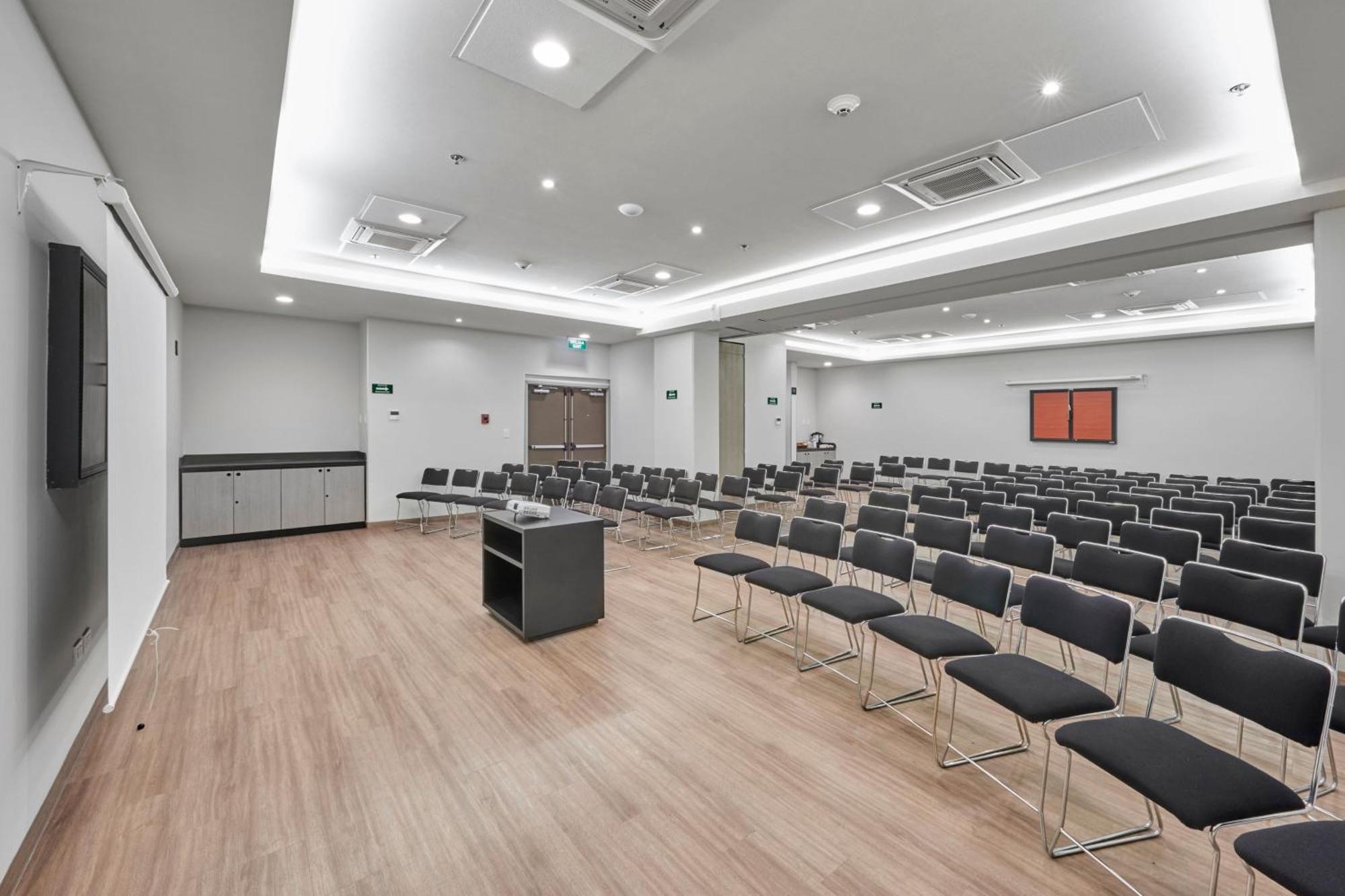 City Express Junior By Marriott Leon Centro De Convenciones Экстерьер фото