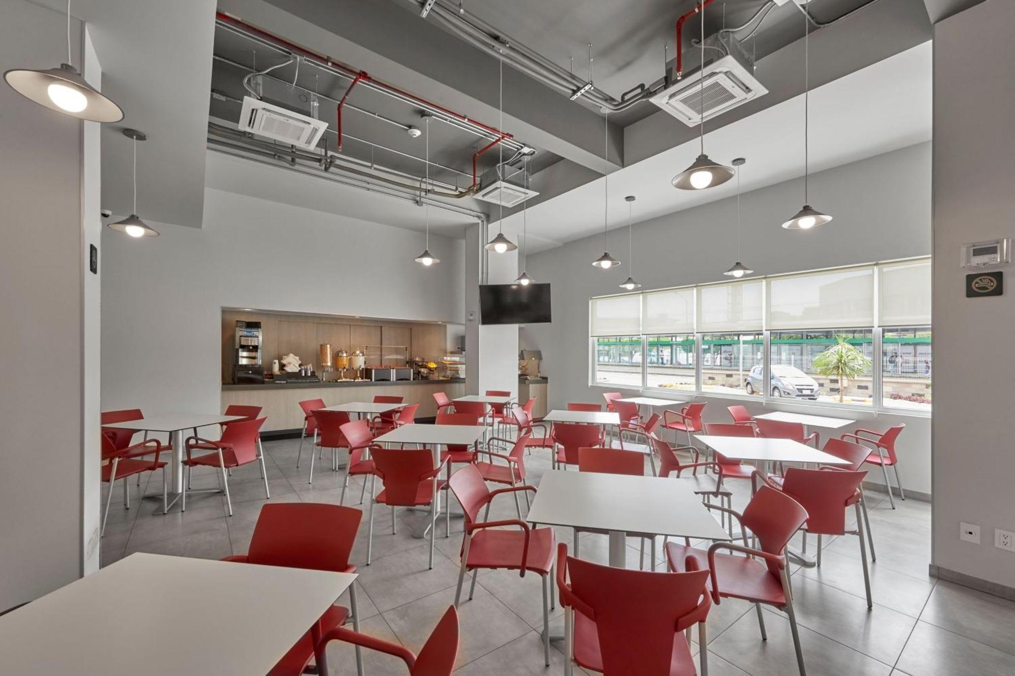 City Express Junior By Marriott Leon Centro De Convenciones Экстерьер фото