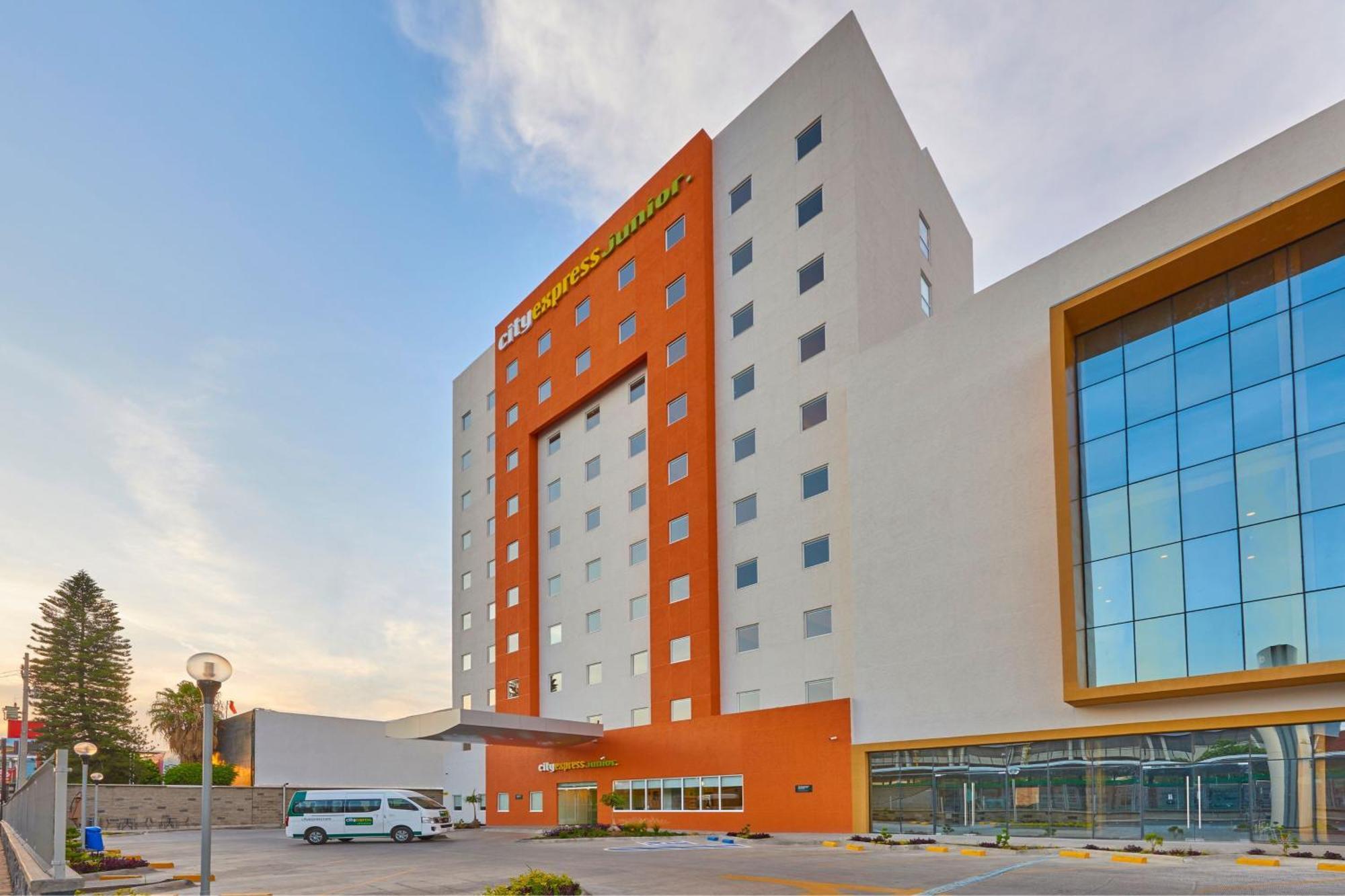 City Express Junior By Marriott Leon Centro De Convenciones Экстерьер фото