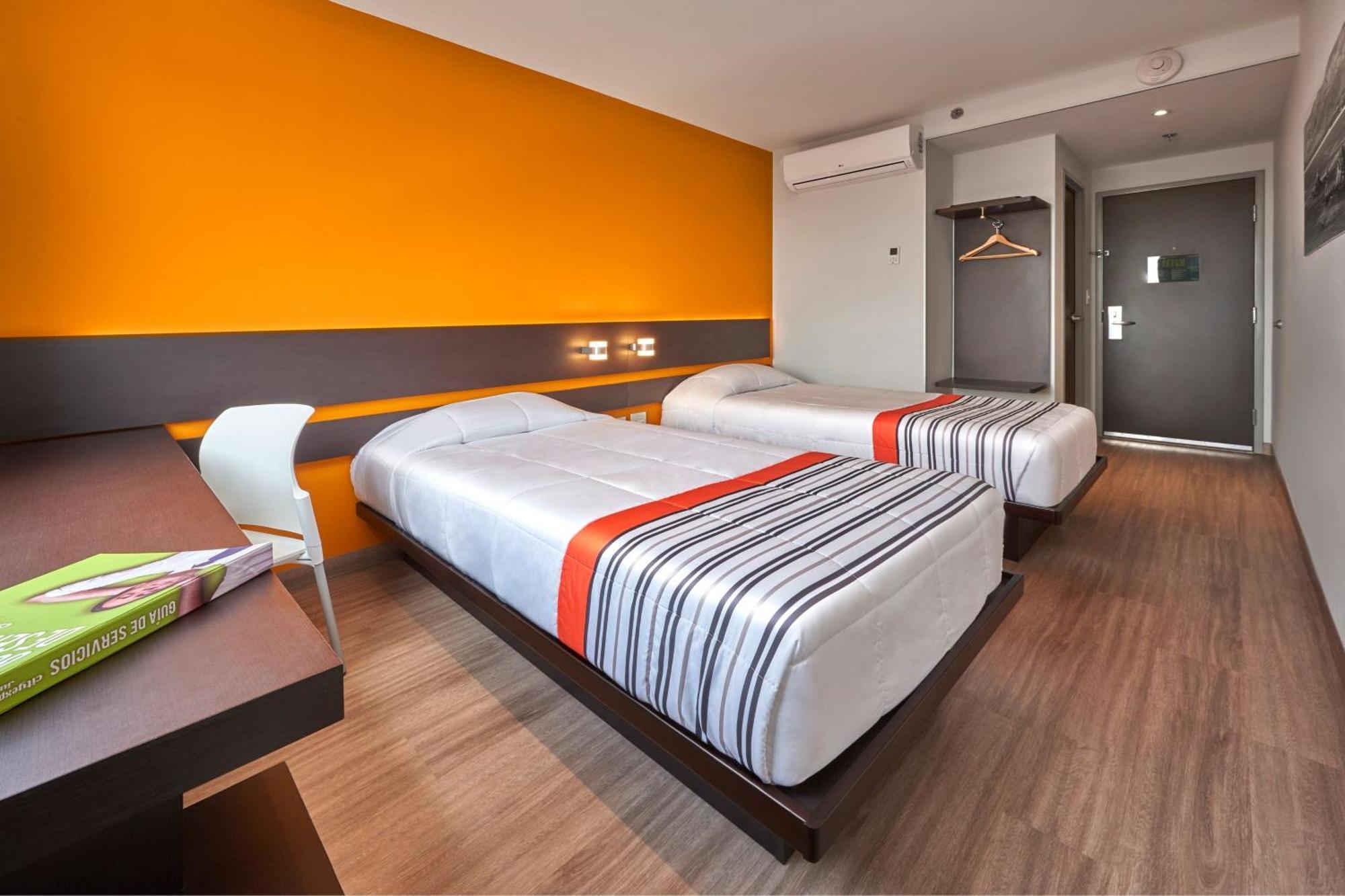 City Express Junior By Marriott Leon Centro De Convenciones Экстерьер фото