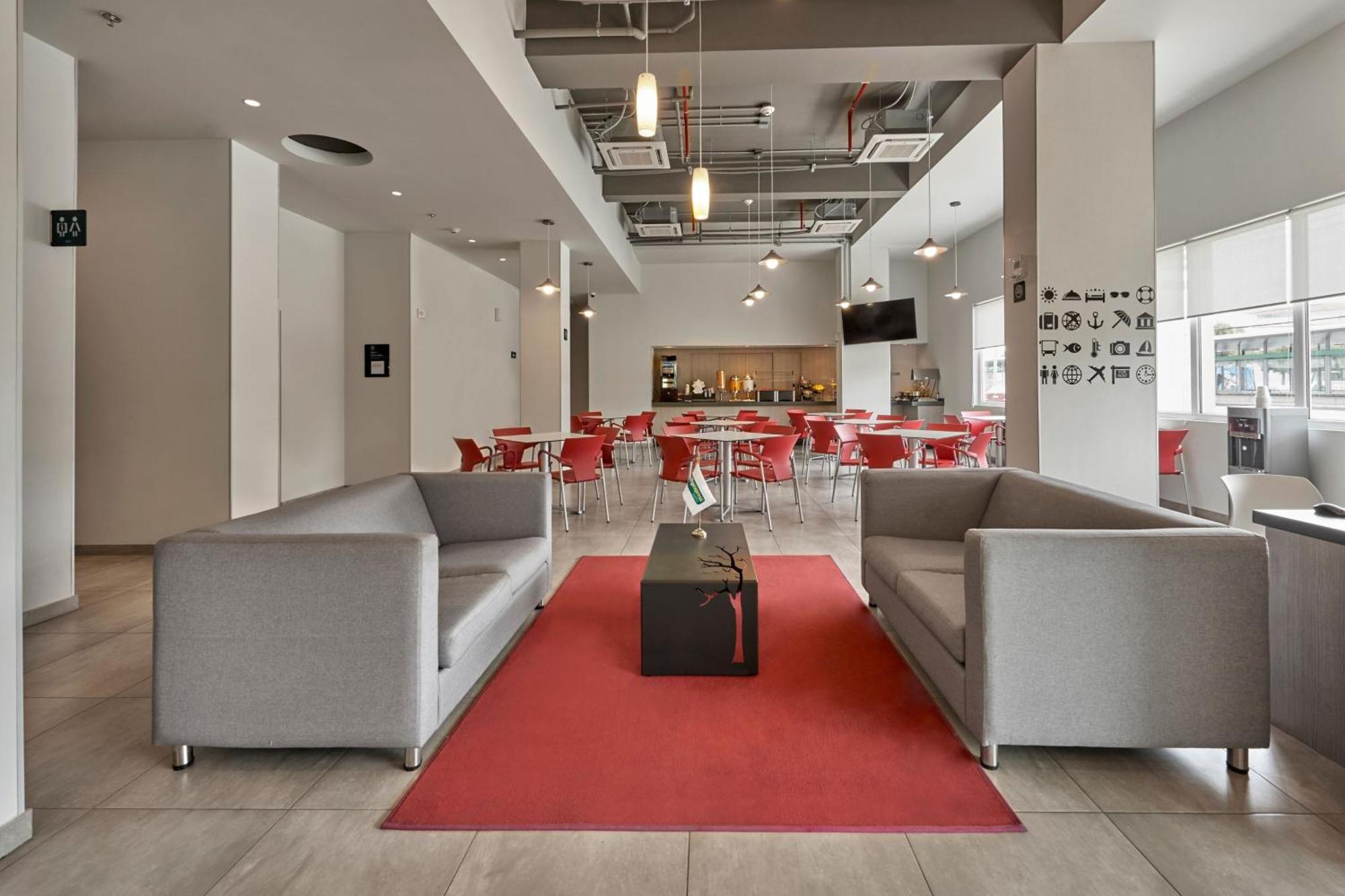 City Express Junior By Marriott Leon Centro De Convenciones Экстерьер фото