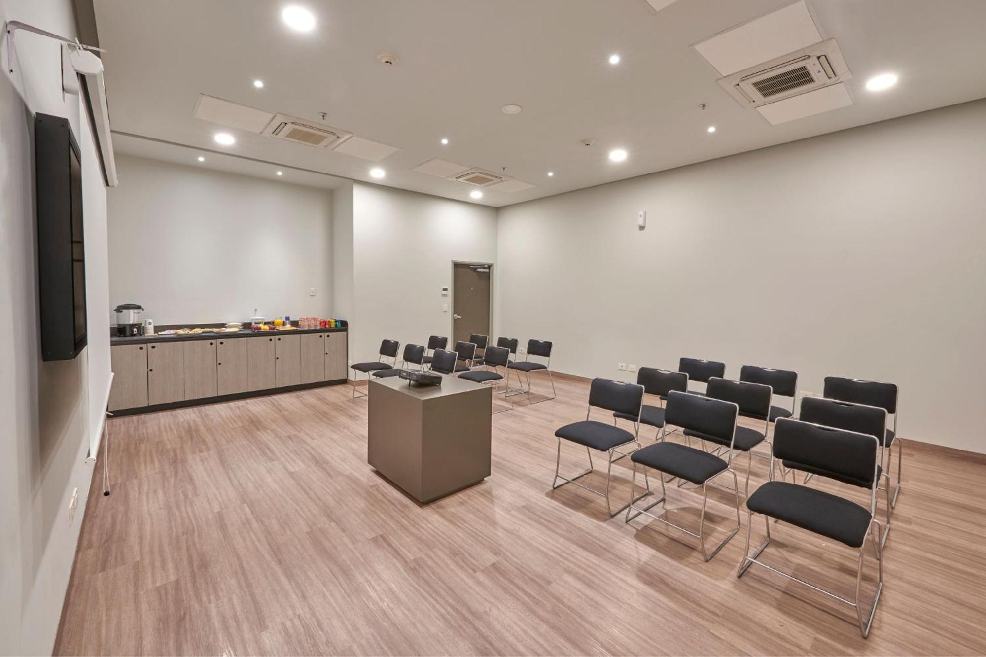 City Express Junior By Marriott Leon Centro De Convenciones Экстерьер фото